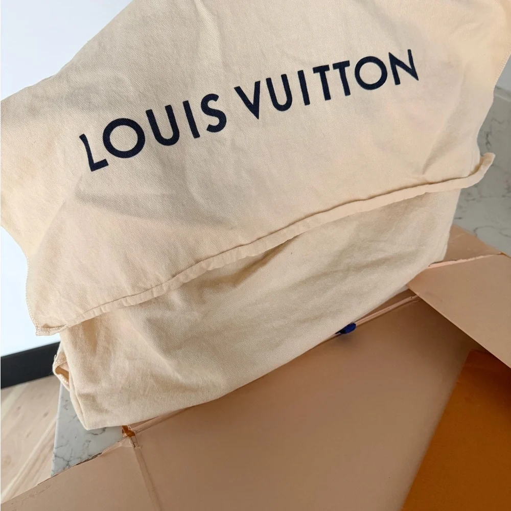 Louis Vuitton Monogram On My Side MM Calfskin Leather Top Handle Bag - Picture 11 of 11